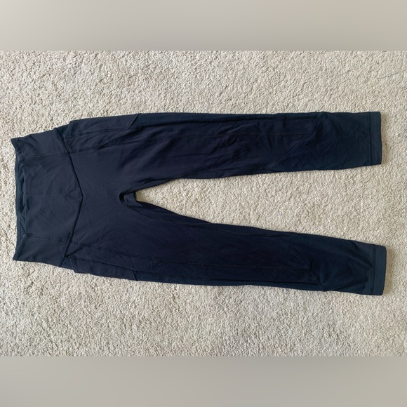 Lululemon leggings size 4 with pockets - Picture 3 of 5